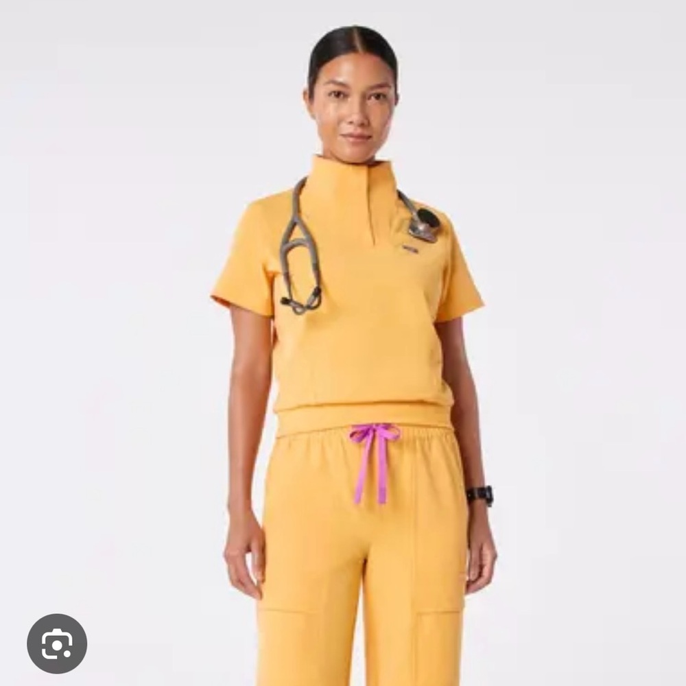 Figs women Dandelion scrub set